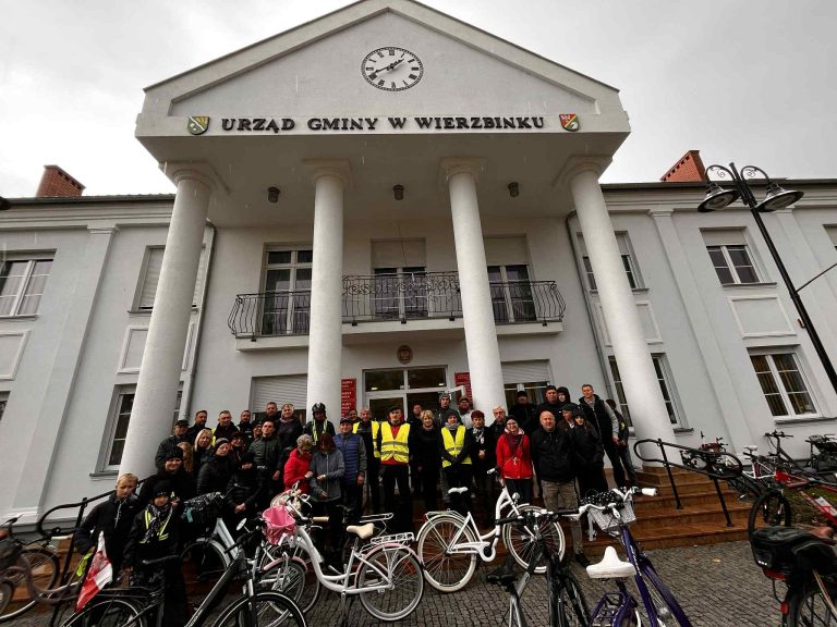 Patriotyczny Rajd Rowerowy w Wierzbinku – wspólna sportowa lekcja historii i bezpieczeństwa