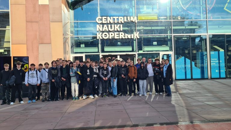 ZSGE w Koninie odkrywa Warszawę – nauka, historia i media w jednym dniu