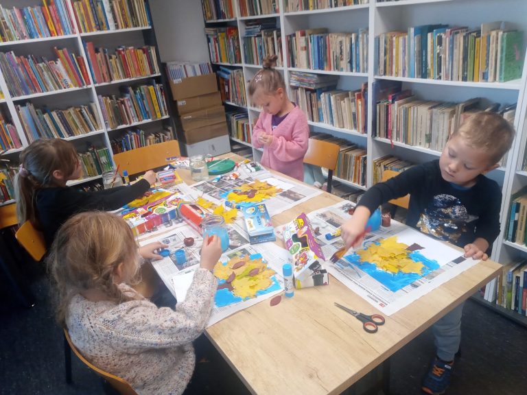 Kreatywna jesień w Gminnej Bibliotece Publicznej w Krzymowie