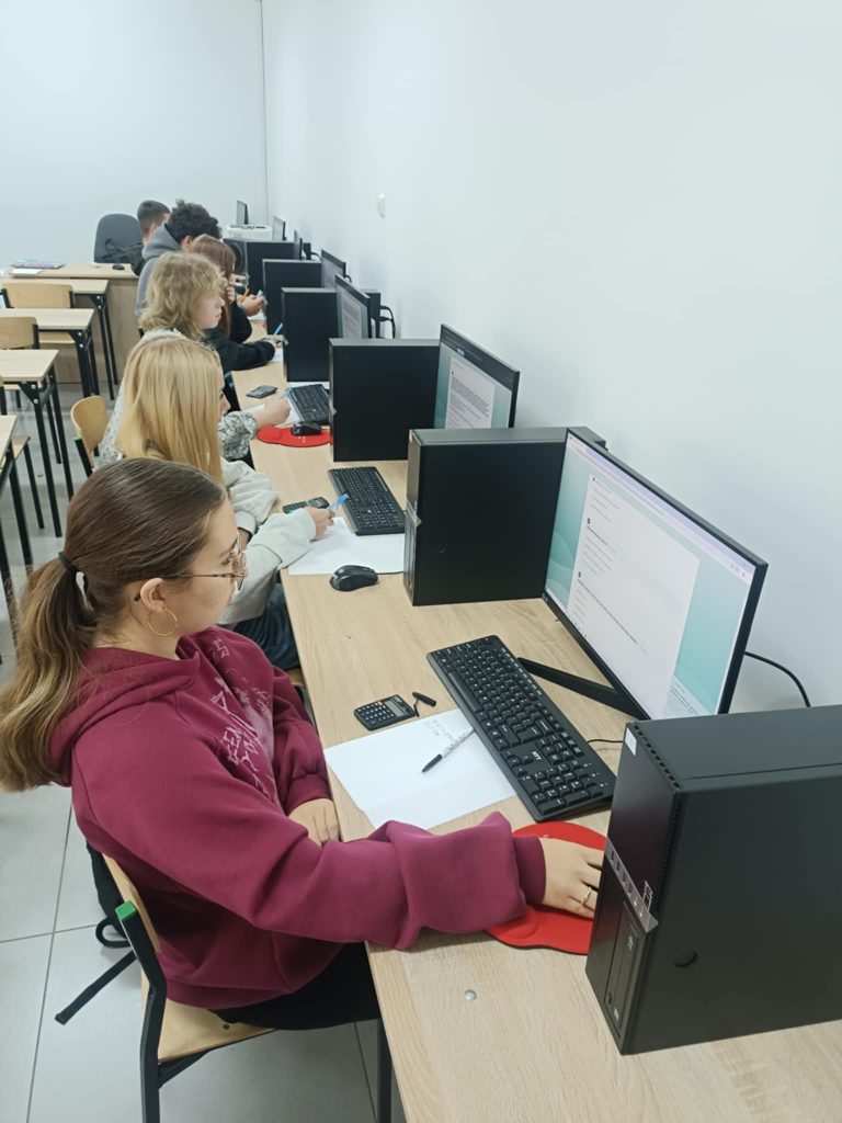 Logistyka w praktyce i w teorii – uczniowie ZSBiKZ w Koninie wzięli udział w olimpiadzie i warsztatach