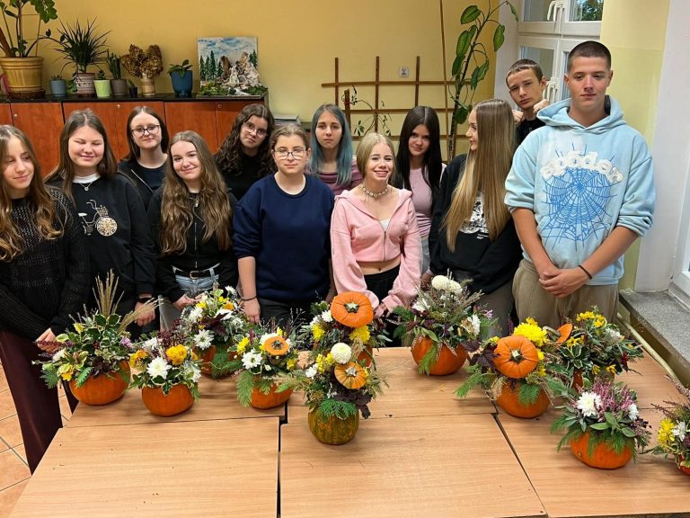 Jesień w pełni – kreatywne dekoracje uczniów ZSB i KZ w Koninie