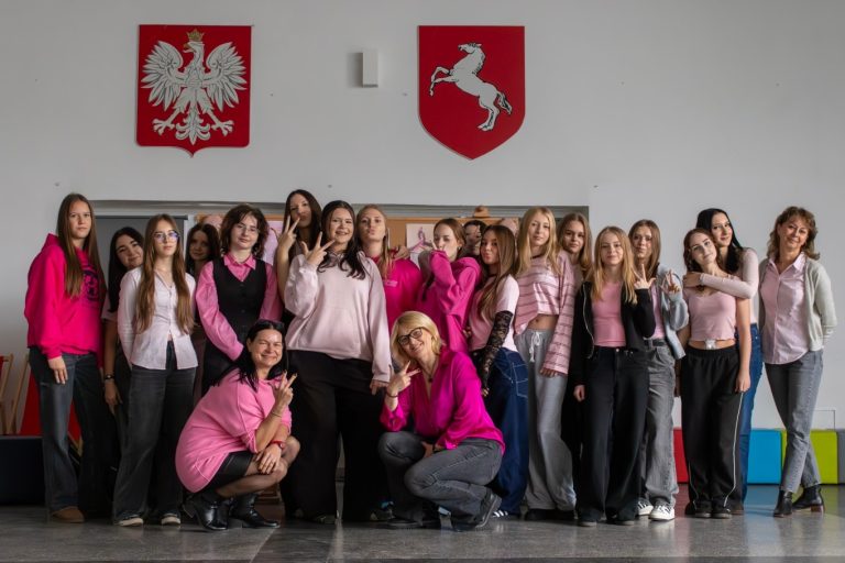 Różowy Październik w III Liceum Ogólnokształcącym w Koninie