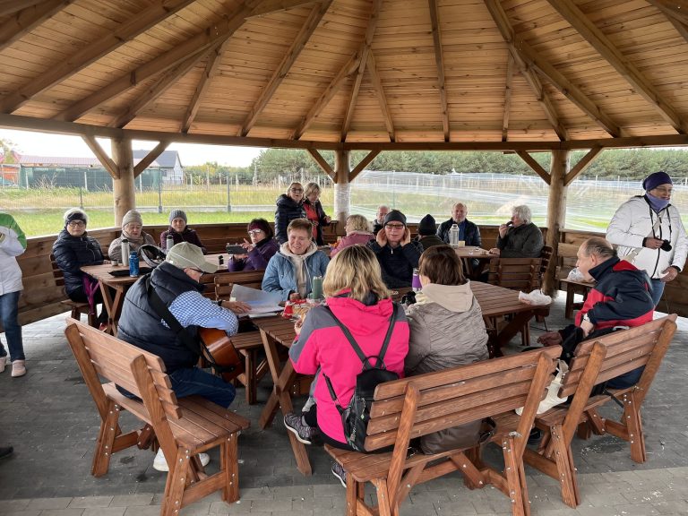 Spacerkiem z PTTK do Szczepidła – turystyczna przygoda w gminie Krzymów