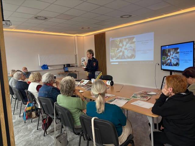 Seniorzy o bezpieczeństwie – spotkanie w Bibliotece Pedagogicznej w Koninie