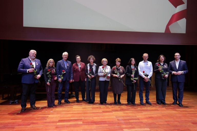 Złoty Medal za Długoletnią Służbę dla nauczycielki III LO w Koninie