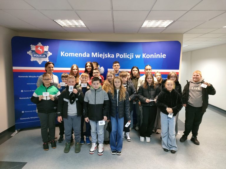 Poznajemy zawody – uczniowie ze Złotkowa odwiedzili Komendę Miejską Policji w Koninie