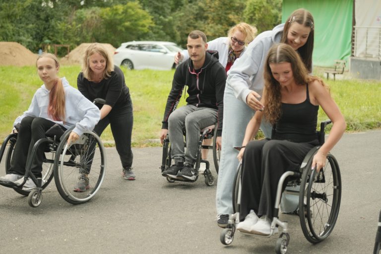 Profesjonalny Wolontariusz – serce połączone z kompetencjami w Fundacji PODAJ DALEJ