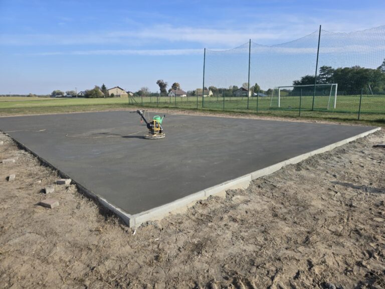 Budowa boiska do pickleballa w Łuszczewie nabiera kształtów