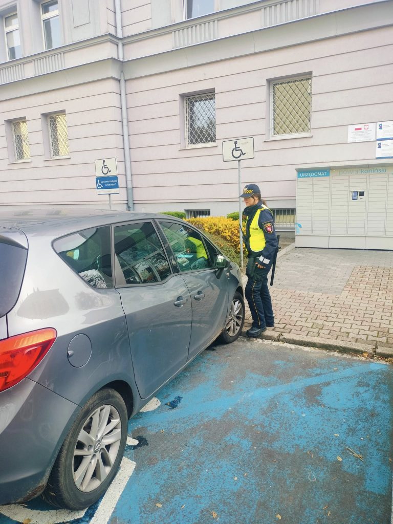 Strażnicy miejscy patrolowali trudno dostępne rejony Konina