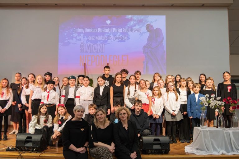 Młodzi artyści z gminy Kleczew uczcili Święto Niepodległości poezją i pieśnią