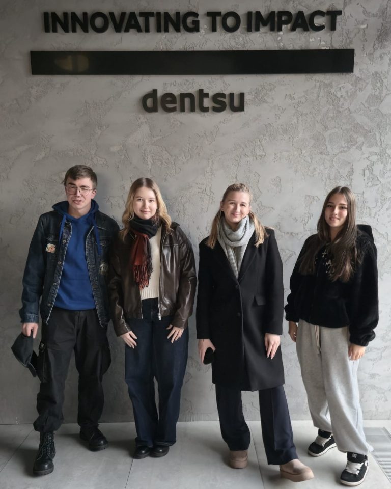 Uczniowie ZSEU w Żychlinie w świecie reklamy – udział w konkursie „Kreatywne Wagary”