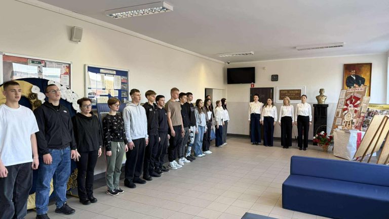 „Szkoła do Hymnu” w ZSOT w Sompolnie