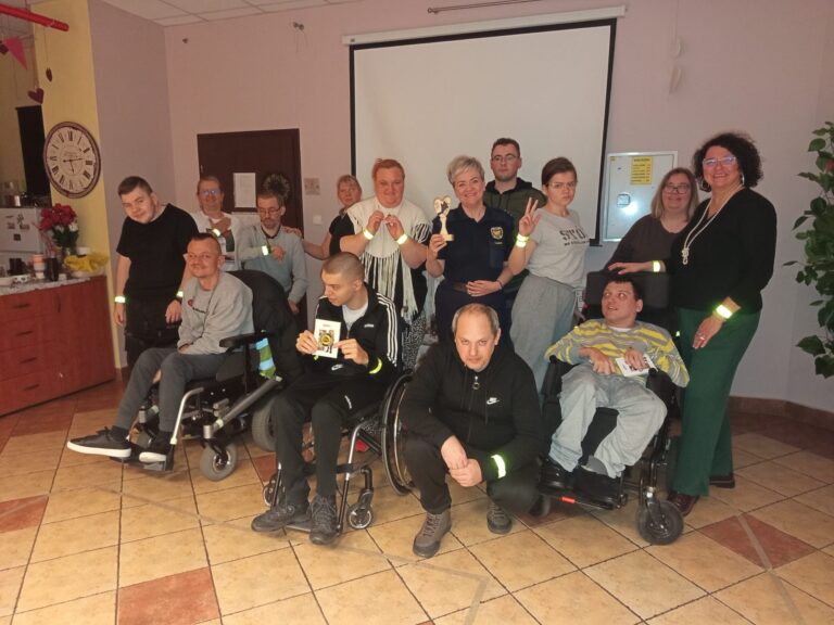 Straż Miejska w Koninie prowadzi warsztaty o bezpieczeństwie w Fundacji „Otwarcie”