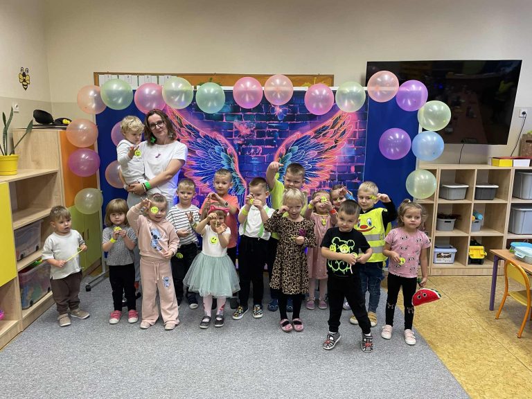 Uczniowie z Dobrosołowa promują bezpieczeństwo – „Odblaskowa Szkoła” z błyskiem!