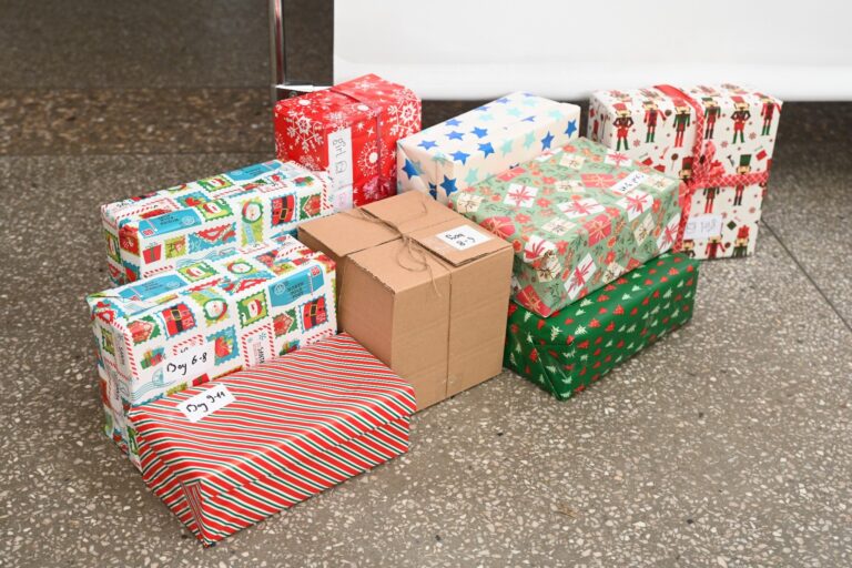 Zespół Szkół Technicznych w Koninie wspiera ogólnopolską akcję „Prezent pod choinkę”