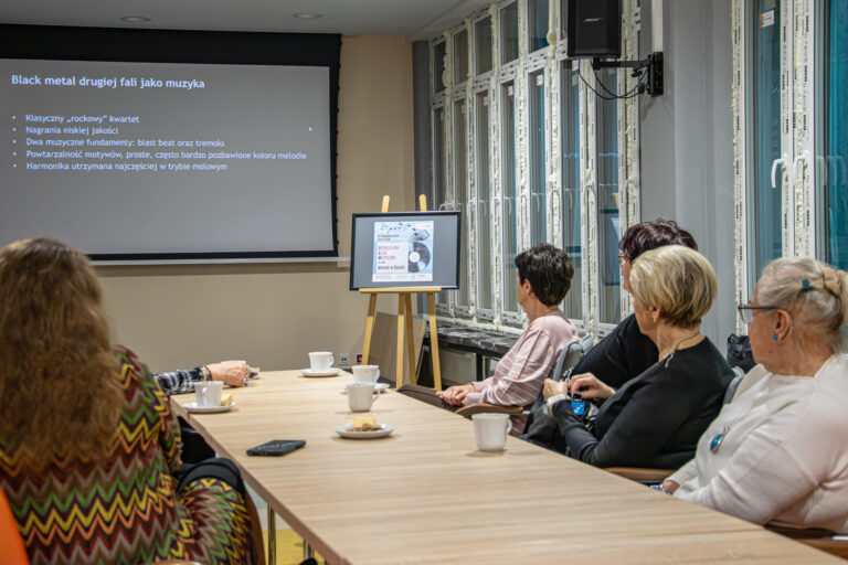Dyskusyjny Klub Muzyczny w Koninie – spotkanie o black metalu i sztuce współczesnej