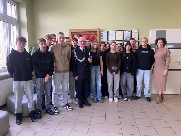 Lekcja historii OSP dla klasy strażackiej w ZS CKU w Koninie