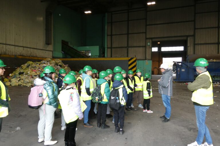 Uczniowie SP w Licheniu poznali tajniki gospodarki odpadami