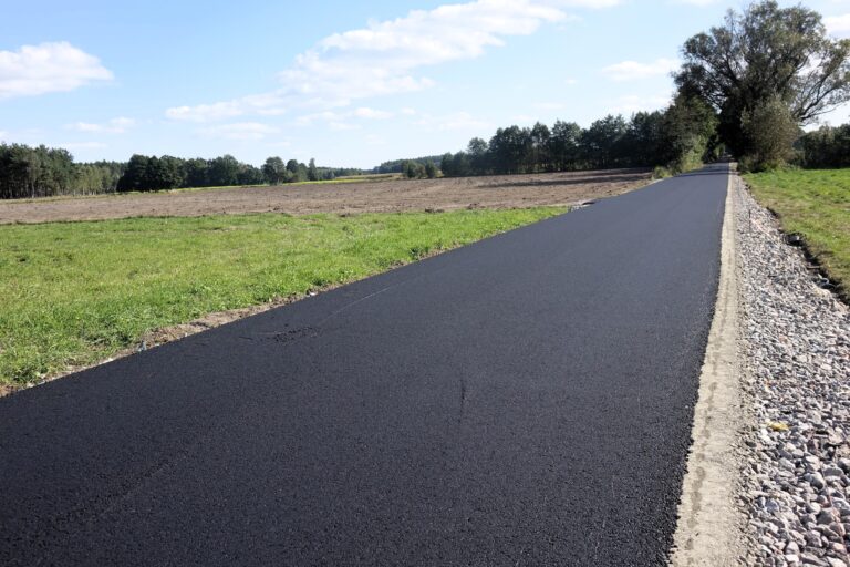 Stary Borowiec z kolejną nową drogą asfaltową