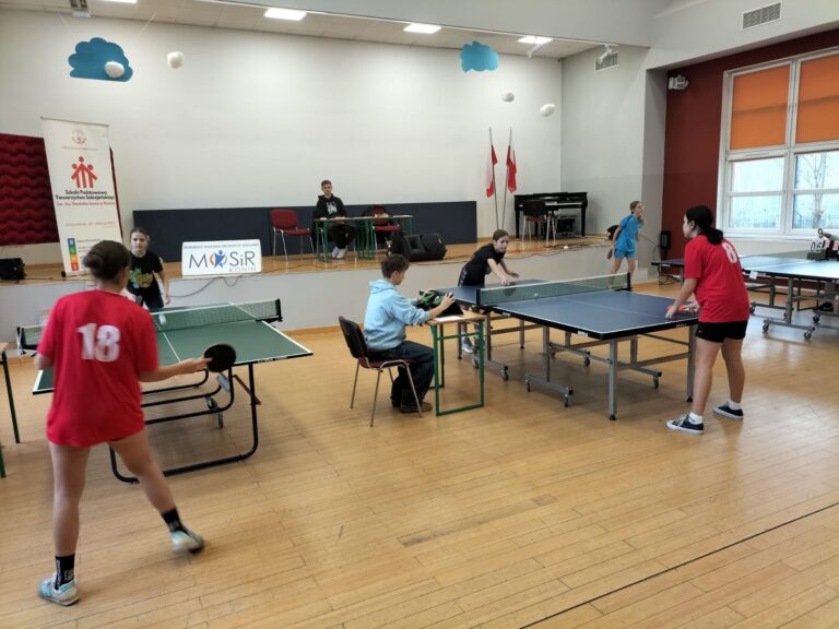 Drużynowy turniej tenisa stołowego dziewcząt o mistrzostwo Konina