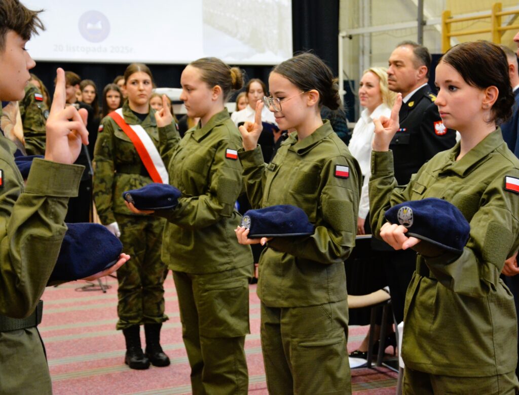 Uroczyste ślubowanie Oddziału Przygotowania Wojskowego w ZSOT Kleczew