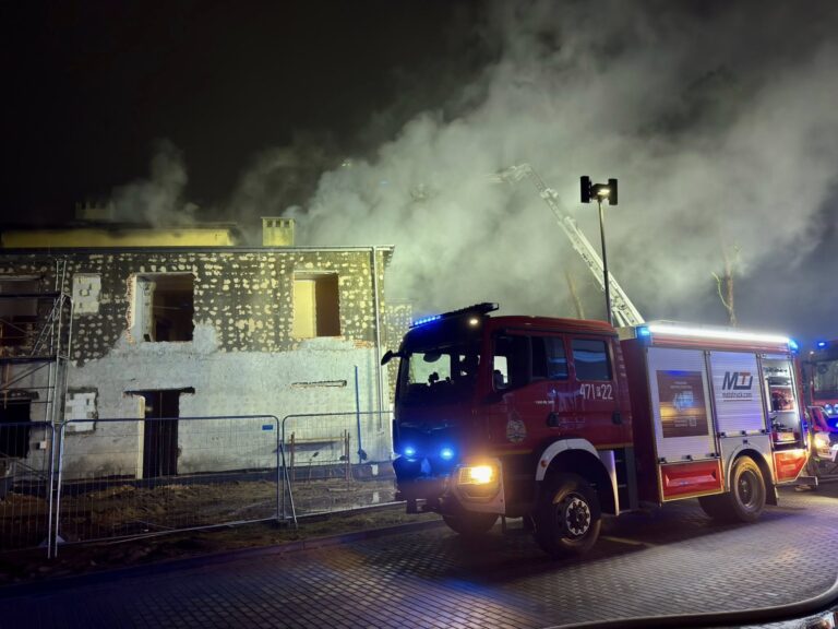 Nocny pożar w Kole przy ul. Poniatowskiego