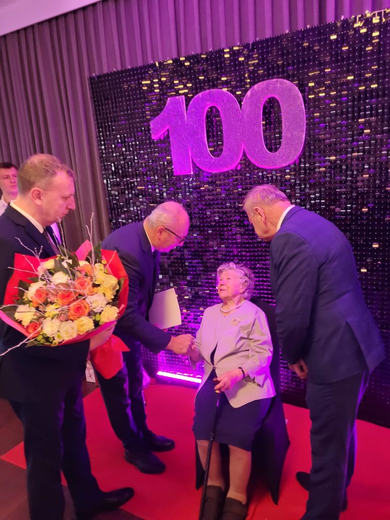 Setne urodziny mieszkanki gminy Rzgów. Wyjątkowy jubileusz pani Krystyny Turkiewicz