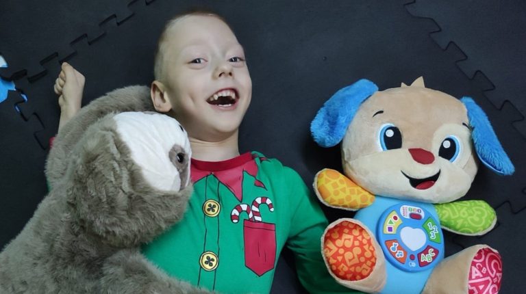 Walka z czasem! Mały Arek potrzebuje pomocy, by ratować sprawność