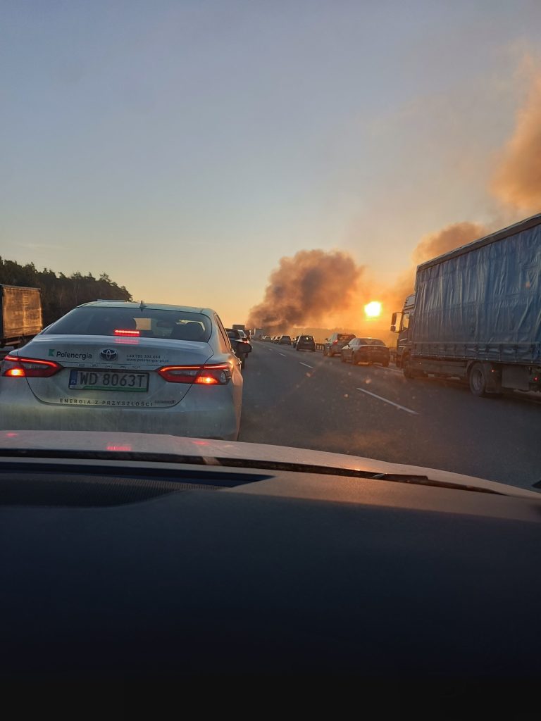 Poważny wypadek na autostradzie A2 pod Koninem. Trasa w stronę Warszawy całkowicie zablokowana