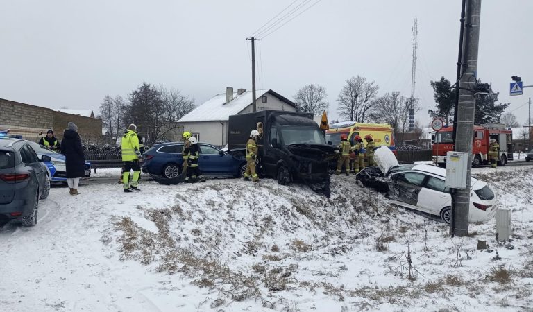 Zderzenie trzech aut w Główiewie