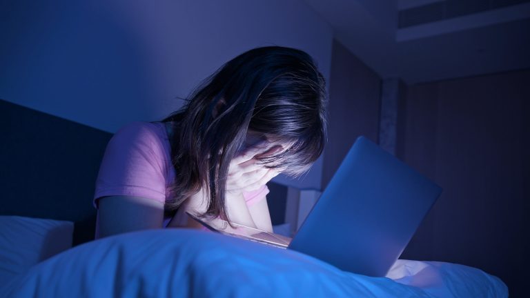 Cyberprzemoc coraz większym zagrożeniem dla dzieci. UE ogłosiła plan działania