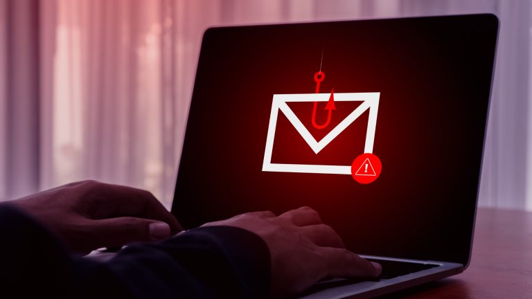 Uwaga na fałszywe maile KAS. Oszuści podszywają się pod urzędy skarbowe!