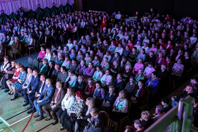 Wyjątkowe święto kobiet w gminie Rzgów. Muzyczne emocje i zasłużone wyróżnienia