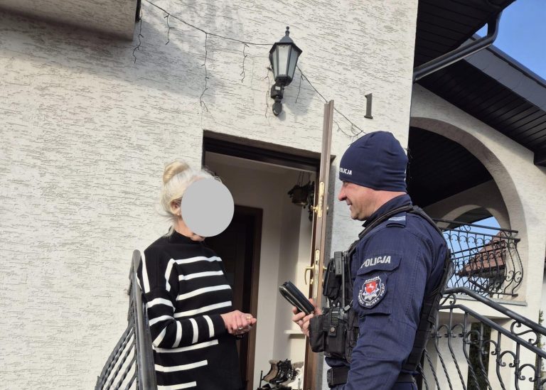 Wzorowa postawa. Portfel pełen dokumentów wrócił do właścicielki