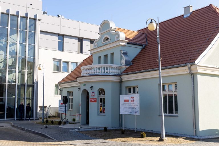 Nowoczesność w zabytkowych murach. Ślesin świętował otwarcie nowych placówek