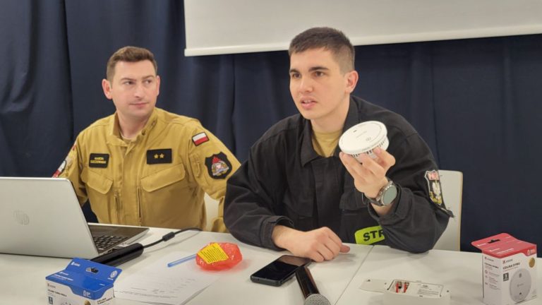 Czujki dymu i czadu trafiły do mieszkańców gminy Stare Miasto. To element ogólnopolskiej kampanii