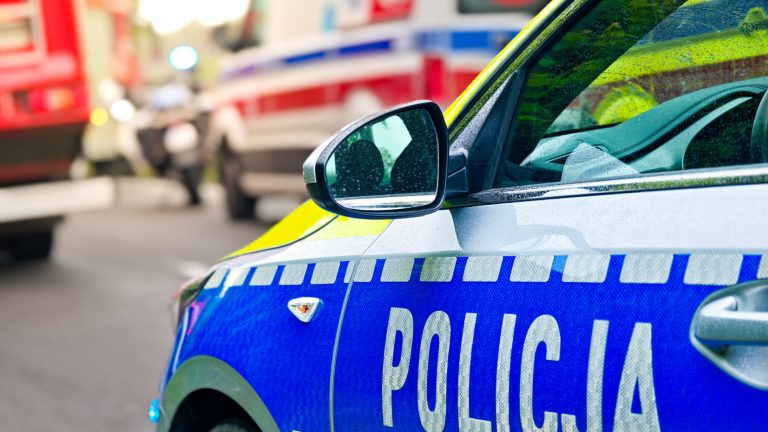 Ponad 1,5 promila i jazda hulajnogą elektryczną. Zdarzenie zakończyło się uderzeniem w drzewo