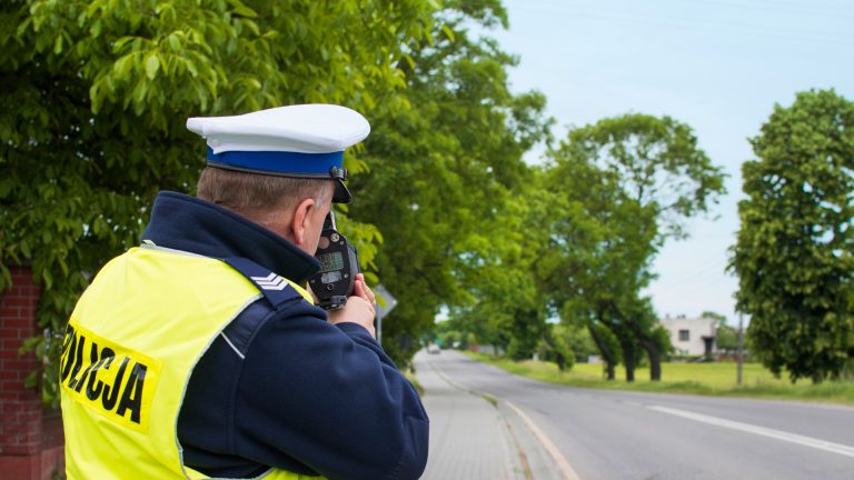 Kierowcy tracą prawo jazdy – ponad 500 naruszeń nowych przepisów.