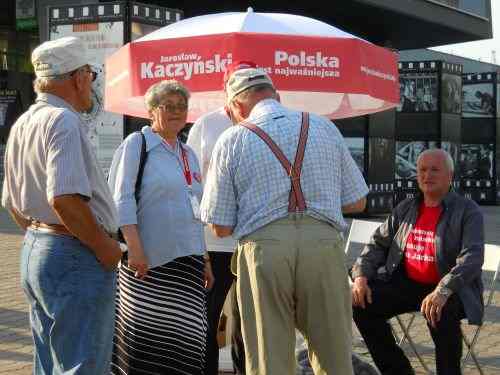Promowali Kaczyńskiego