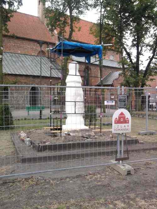 Najstarszy w Europie znak drogowy w remoncie