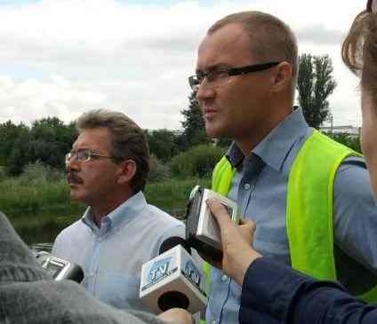 Mimo powodzi bulwar rośnie