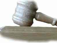 Handlowali alkoholem – odpowiedzą przed sądem