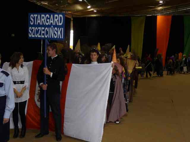 Kino, czarownice i skok przez skórę