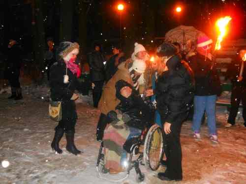 Kolędy, pochodnie i padający śnieg