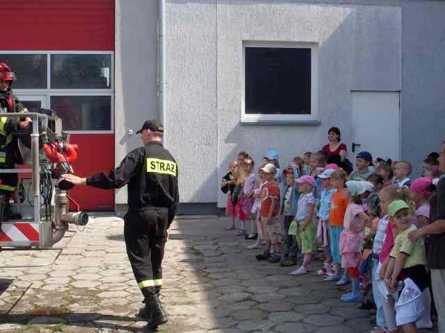 Strażacy otwierają drzwi dla odwiedzających