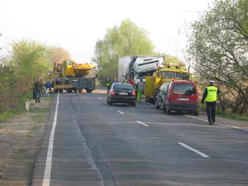 Wypadek TIR-a na 25 pod Koninem