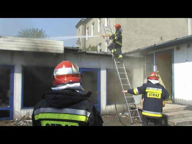 Ogień w byłym sklepie