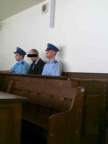 Za zabójstwo ojca przed sądem