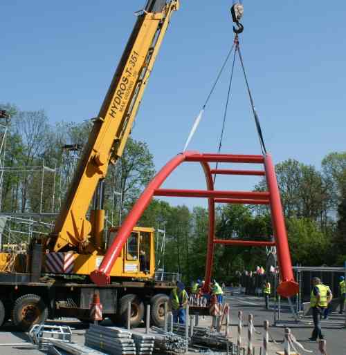 Montaż kładki w Grąblinie