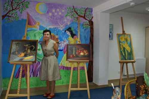 Maluje gwaszem i akwarelą